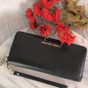 MICHAEL KORS Jet Set Continental black pebbled leather wallet wristlet w…